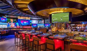 Pemain menikmati pengalaman live casino dengan dealer nyata di kitab4d